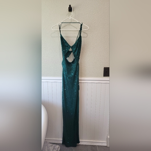 NWT Windsor Green Sequin Prom Gown Formal Dress High-Cut Side Slit, Floor-Length - Picture 4 of 13